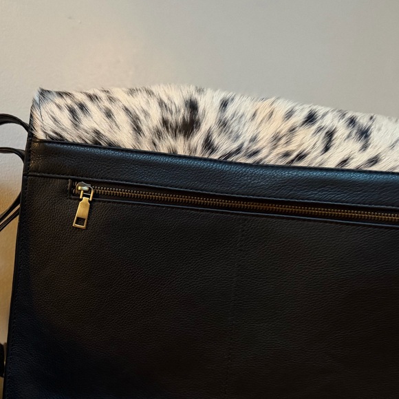 Cowhide Pattern Messenger Bag - Picture 4 of 4